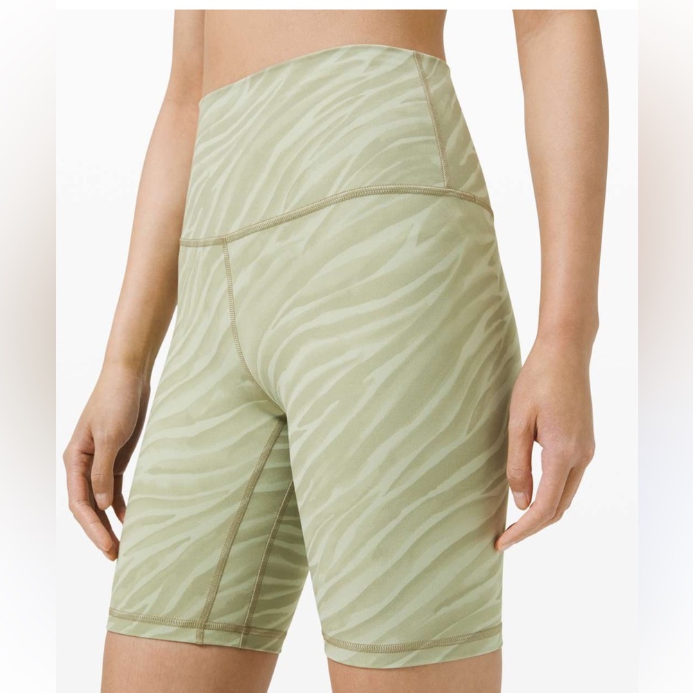 Lululemon Align 8” Spandex Shorts Size 6 - Le Tigre Camo Green Fern